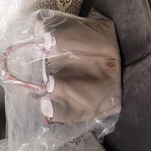 Dooney and Bourke Large Pebble Grain Leather Bag 🙌🏽ON SALE🙌🏽